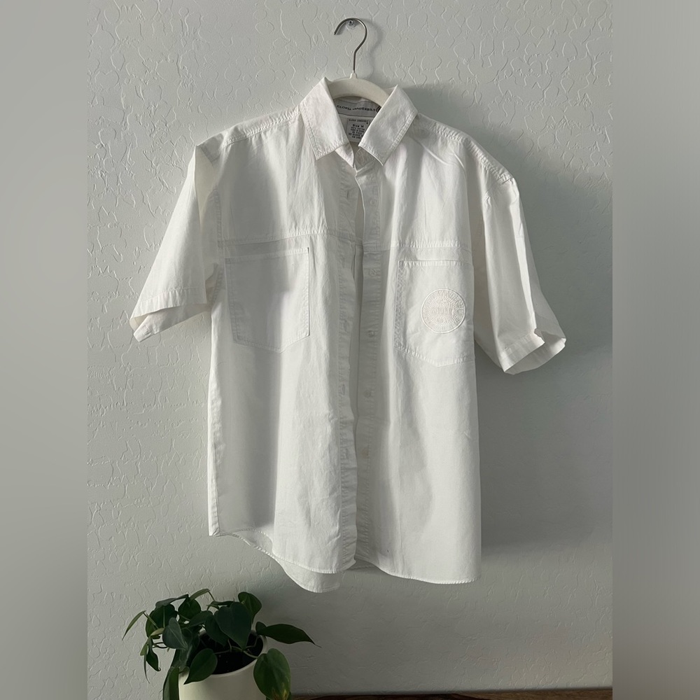 Short sleeve white button down shirt with embroidered pocket detail